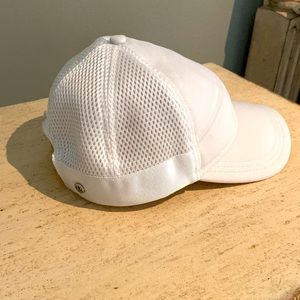 Lululemon dash and splash hat